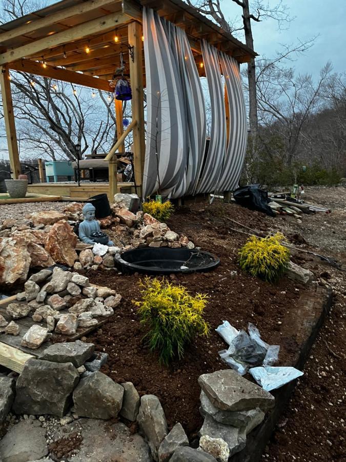 Waterfront Luxury Glamping Dome Hotel Rogersville ภายนอก รูปภาพ