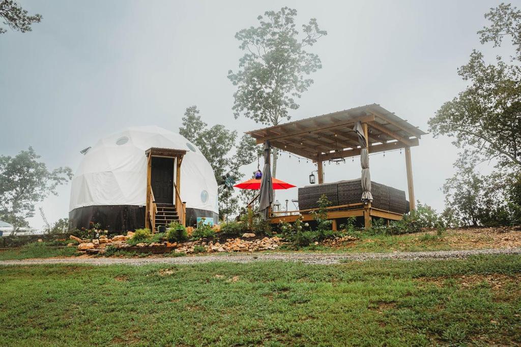 Waterfront Luxury Glamping Dome Hotel Rogersville ภายนอก รูปภาพ