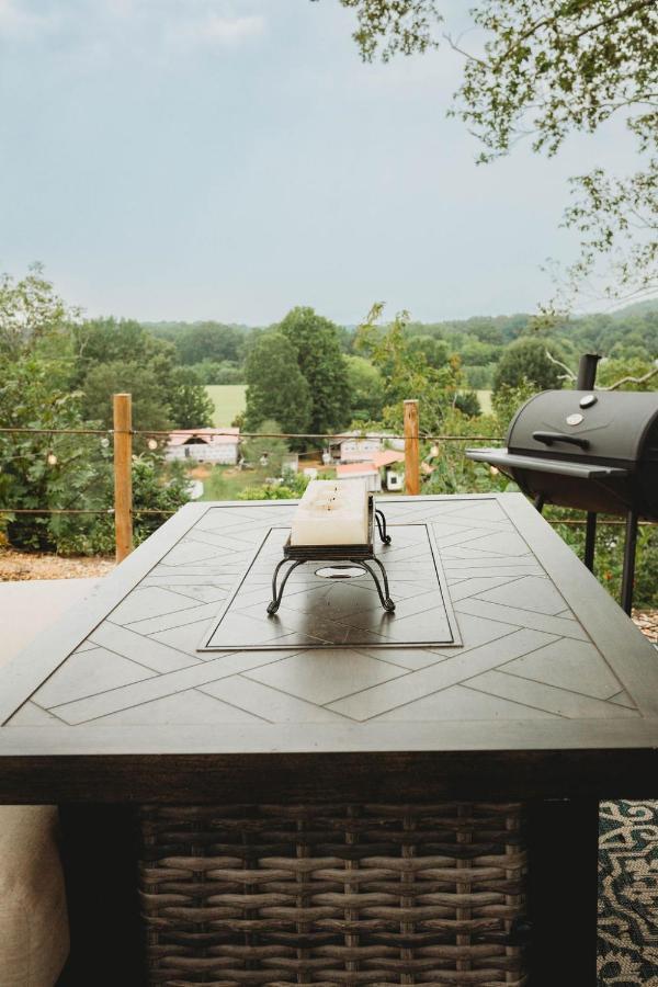 Waterfront Luxury Glamping Dome Hotel Rogersville ภายนอก รูปภาพ