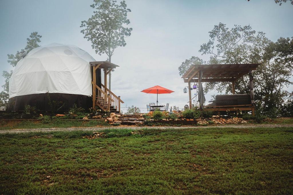 Waterfront Luxury Glamping Dome Hotel Rogersville ภายนอก รูปภาพ