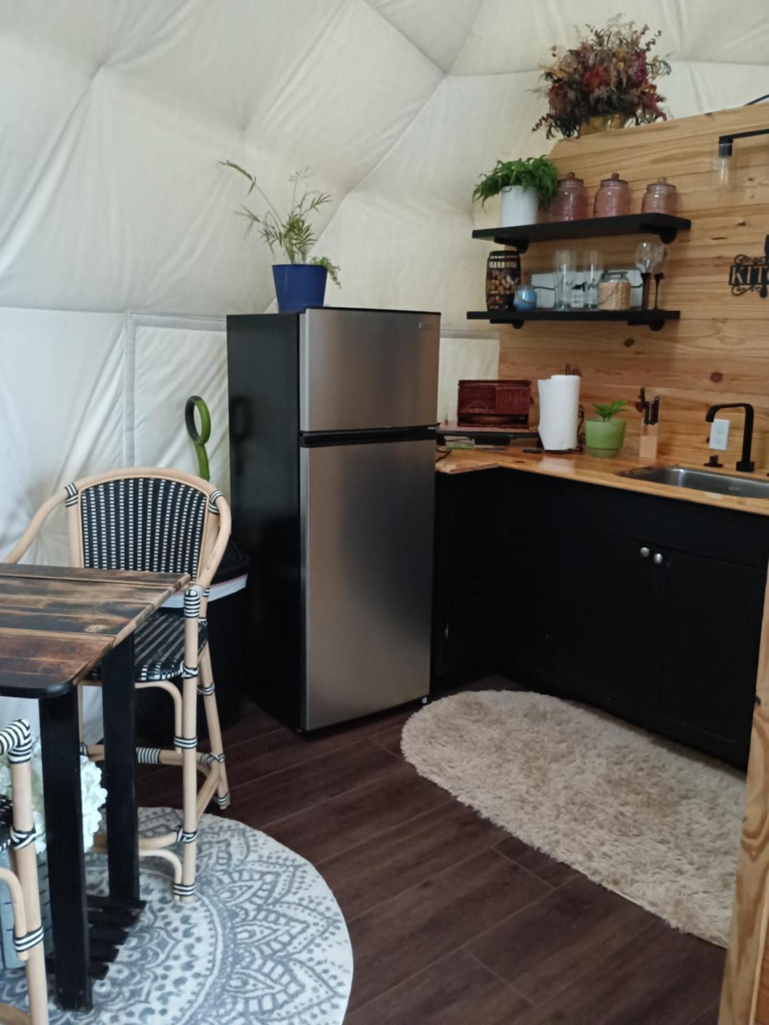 Waterfront Luxury Glamping Dome Hotel Rogersville ภายนอก รูปภาพ