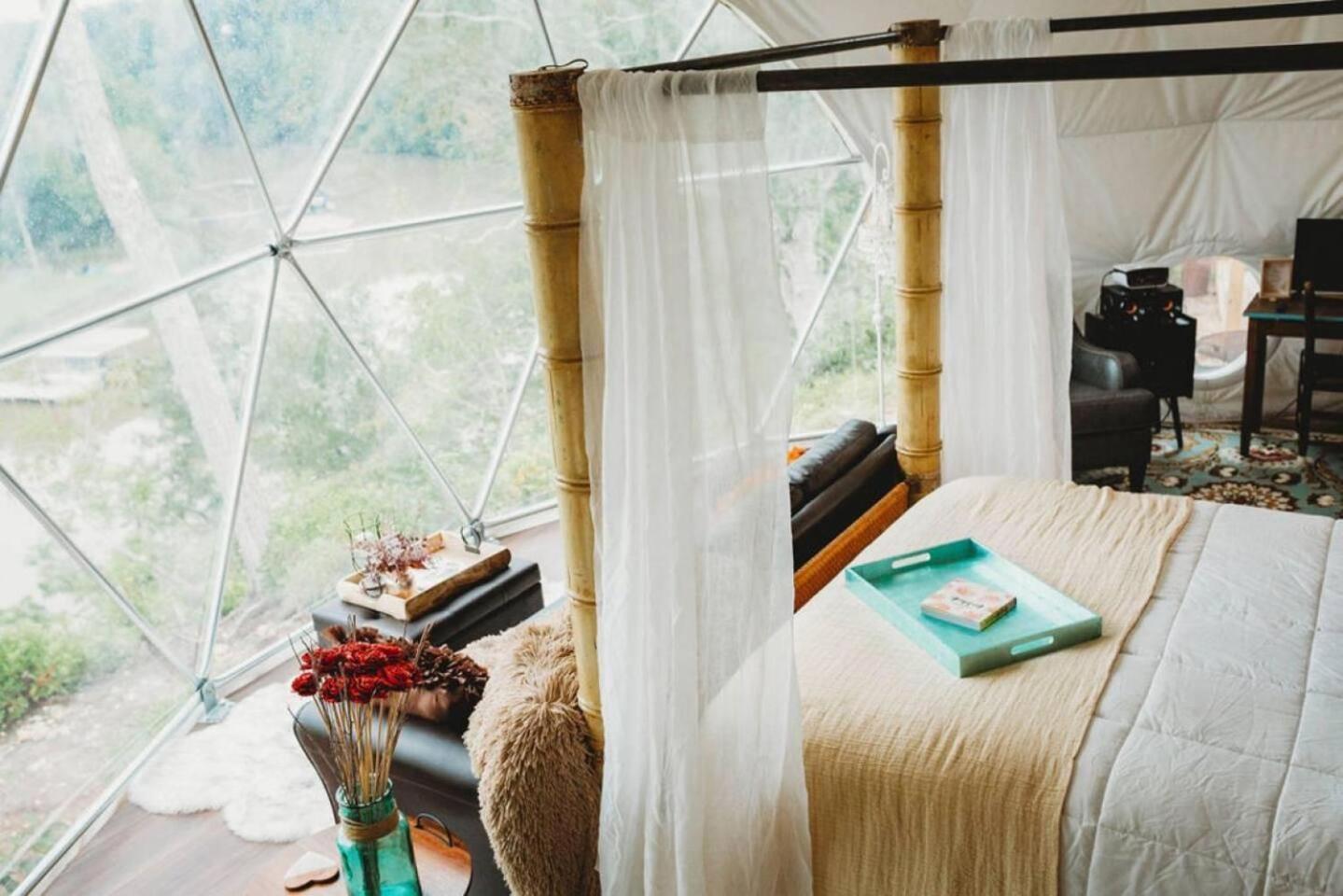 Waterfront Luxury Glamping Dome Hotel Rogersville ภายนอก รูปภาพ