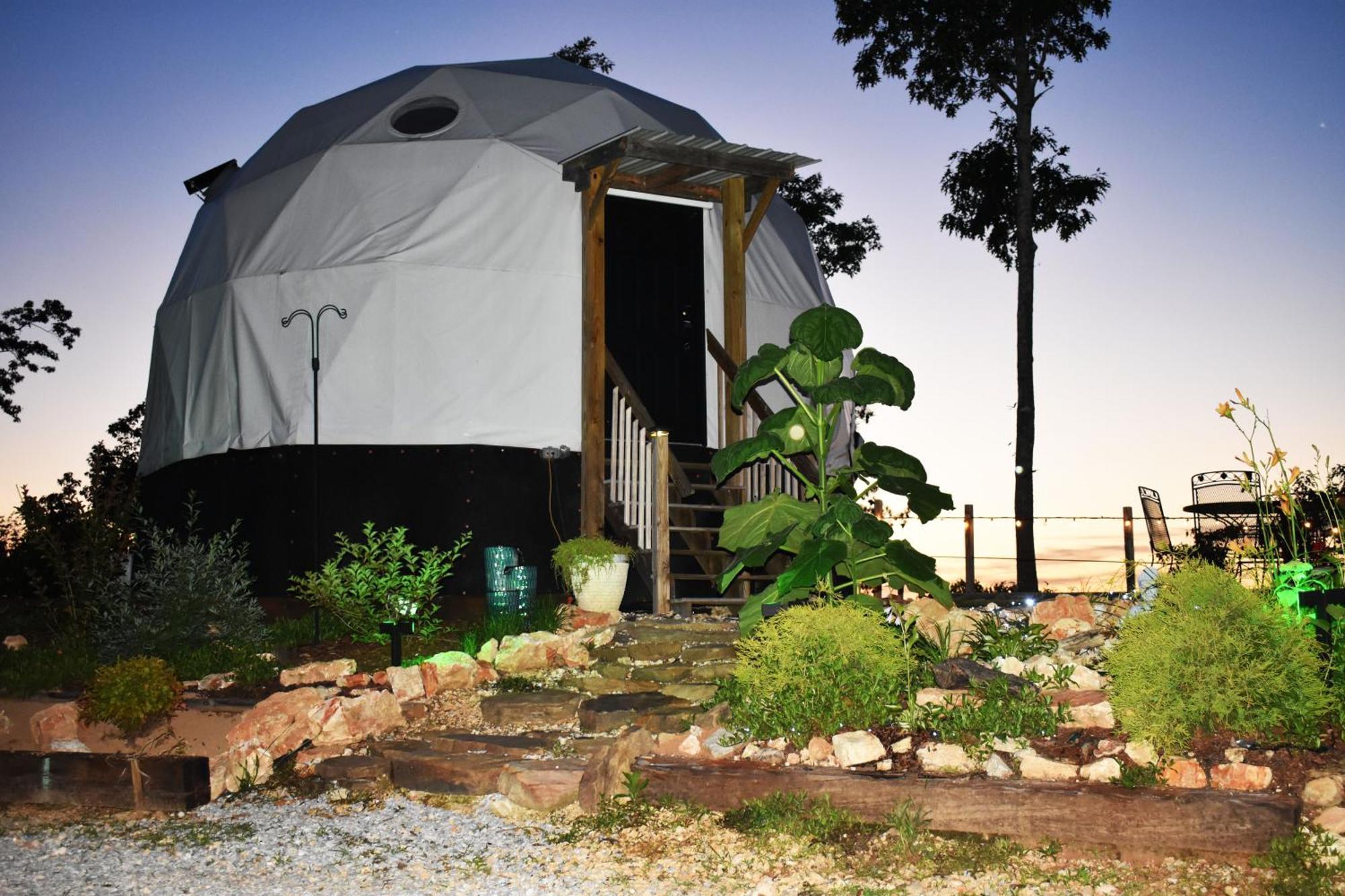 Waterfront Luxury Glamping Dome Hotel Rogersville ภายนอก รูปภาพ